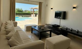 Villa with 5 bedrooms & 4 bathrooms - private heated pool - 3