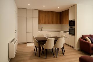 Emerald Luxury 2 Bedroom, 2 Bathroom Apartment - 8