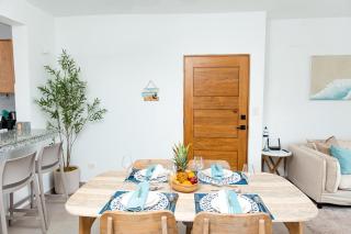 Beachside 2BR- Steps From The Beach and City Center - 2