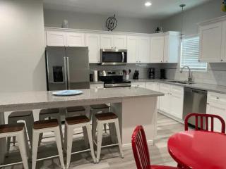 Beautiful house, Sleeps 14! Pet&kid friendly! - 0