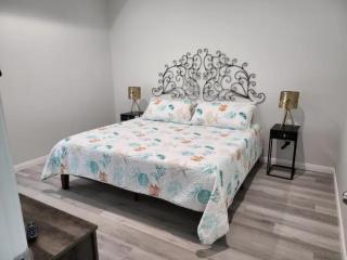 Beautiful house, Sleeps 14! Pet&kid friendly! - 8