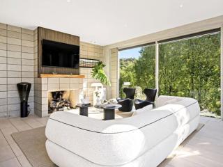 The Gibraltar House by Homello Luxury Private Parnell Estate w Hot Tub Movie Room and Views - 6