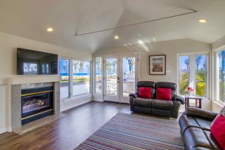 Stunning beach home located between bay and beach with Ocean View Patio - 8