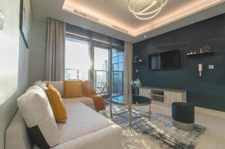 Magical Apt with Rooftop Pool & Burj Khalifa View! - 4