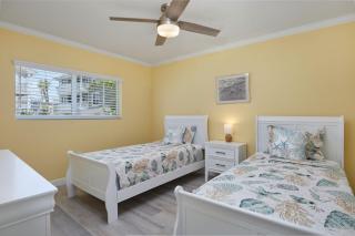 Villa Sanibel 2A - Exclusive Villa Sanibel Retreat Steps to Beach - 2