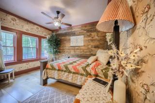 Willow Brook Getaway Hot Tub, Deck in Mifflinburg - 1