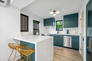 Hacienda Flamingo Unit 3 - Modern 1BR Hideaway with Double Queen Beds - 6