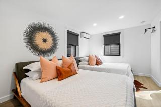 Hacienda Flamingo Unit 3 - Modern 1BR Hideaway with Double Queen Beds - 2
