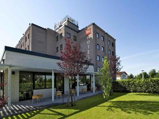 Hotel Ibis Firenze Prato Est - 0