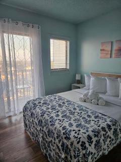 Renovated 2 Bedroom with Ocean & City Views! Palace 1807 - 9