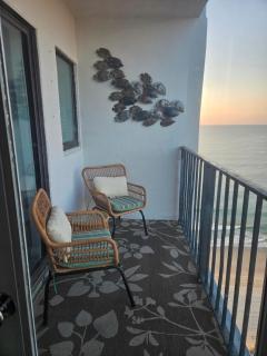 Renovated 2 Bedroom with Ocean & City Views! Palace 1807 - 6