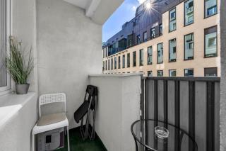 Rondo ONZ Apt - Top Location, Balcony - by Rentujemy - 6