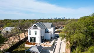 Stylish, Gated Home Near Downtown & Mueller - Austin - 0