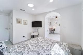 Stylish, Gated Home Near Downtown & Mueller - 1