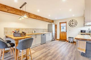 Abbots Barn - 1