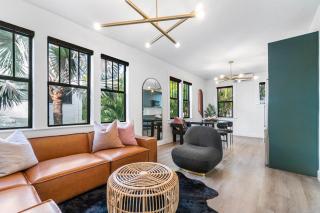Hacienda Flamingo Unit 4 - Chic 2BR Retreat Near Shops and Restaurants - 0