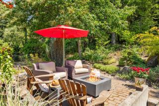 Mountain-View Retreat with Hot Tub & Waterfalls - 7
