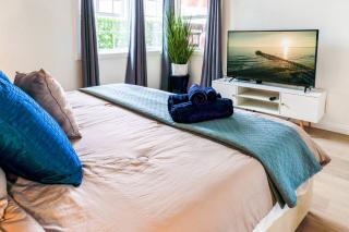 Amazing Beach Luxe+King Bed/EV - 3 Mins to Beach - 2