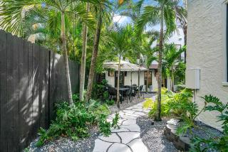 Hacienda Flamingo Unit 2 - Expansive 3BR Retreat with Style & Comfort - 9