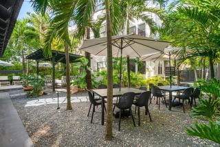 Hacienda Flamingo Unit 2 - Expansive 3BR Retreat with Style & Comfort - 6