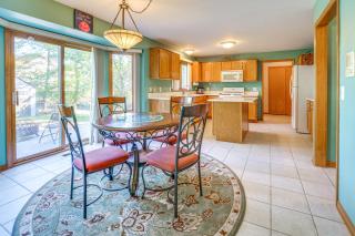 Private Yard with Patio Family Getaway in Macomb - 7