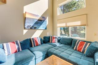 Hot Tub and Game Room Spacious Whitehall Home! - 2