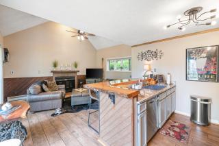 Cozy getaway with heated floors - 6