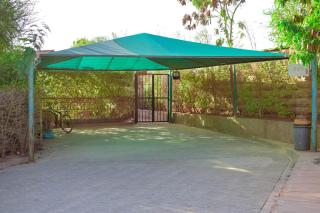 Riverside Spacious Getaway - 0