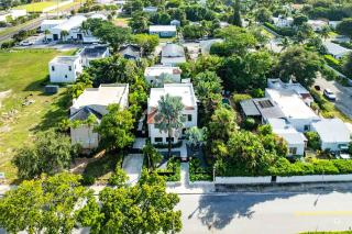 Hacienda Flamingo Unit 2 - Expansive 3BR Retreat with Style & Comfort - 3