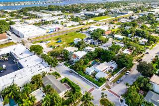 Hacienda Flamingo Unit 2 - Expansive 3BR Retreat with Style & Comfort - 2