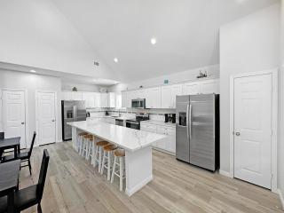 Gorgeous Home, sleeps 24 - 5