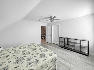 Gorgeous Home, sleeps 24 - 3