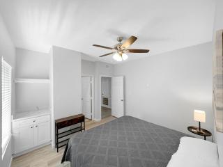 Gorgeous Home, sleeps 24 - 1