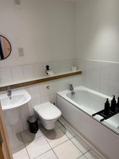 1 Bedroom Apartment - City Centre - Balcony & Secure Parking - 3