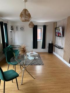 1 Bedroom Apartment - City Centre - Balcony & Secure Parking - 8