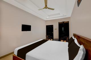 FabHotel Pushpa Grand - 8