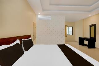 FabHotel Pushpa Grand - 4