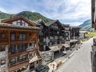 Élégant Appartement 3 Pièces au Cœur de Val-d'Isère, à Deux Pas des Pistes - FR-1-694-244 - 1