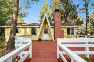 Navigate Stays Cozy Cabin Near Slopes Lake & Trails - 0