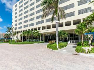 Lovely 2-Bedroom Oceanfront condo - 1
