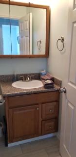 Irresistible local Fenced yard, pet &kid friendly - 7