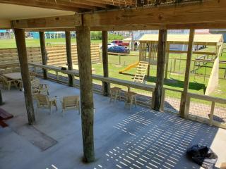 Irresistible local Fenced yard, pet &kid friendly - 6