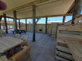 Irresistible local Fenced yard, pet &kid friendly - 4