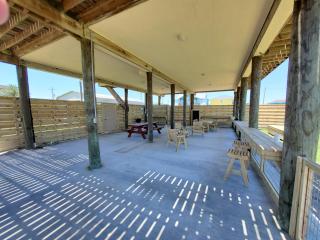 Irresistible local Fenced yard, pet &kid friendly - 1