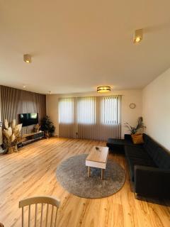 Luxury 2 bedroom apartment and garden - 1