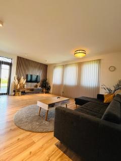 Luxury 2 bedroom apartment and garden - 5