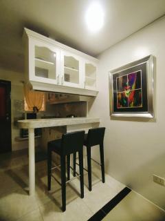 Kandi Suites 2BR with private Jacuzzi 500 Mbps internet - 5