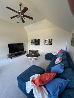 Lovejoy Serenity - Amazing pool, Games, Movie Room - 9