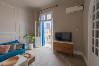 Quiet, volumes and light in downtown Tunis - 6