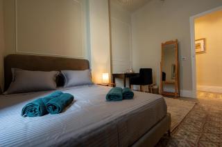 Quiet, volumes and light in downtown Tunis - 1